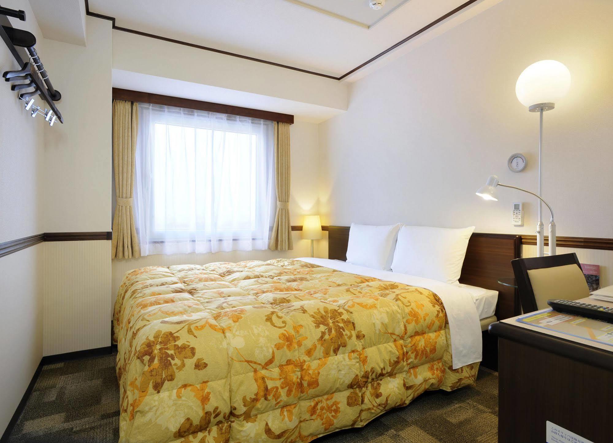 Toyoko Inn Shin-Yamaguchi-Eki Shinkansen-Guchi Экстерьер фото