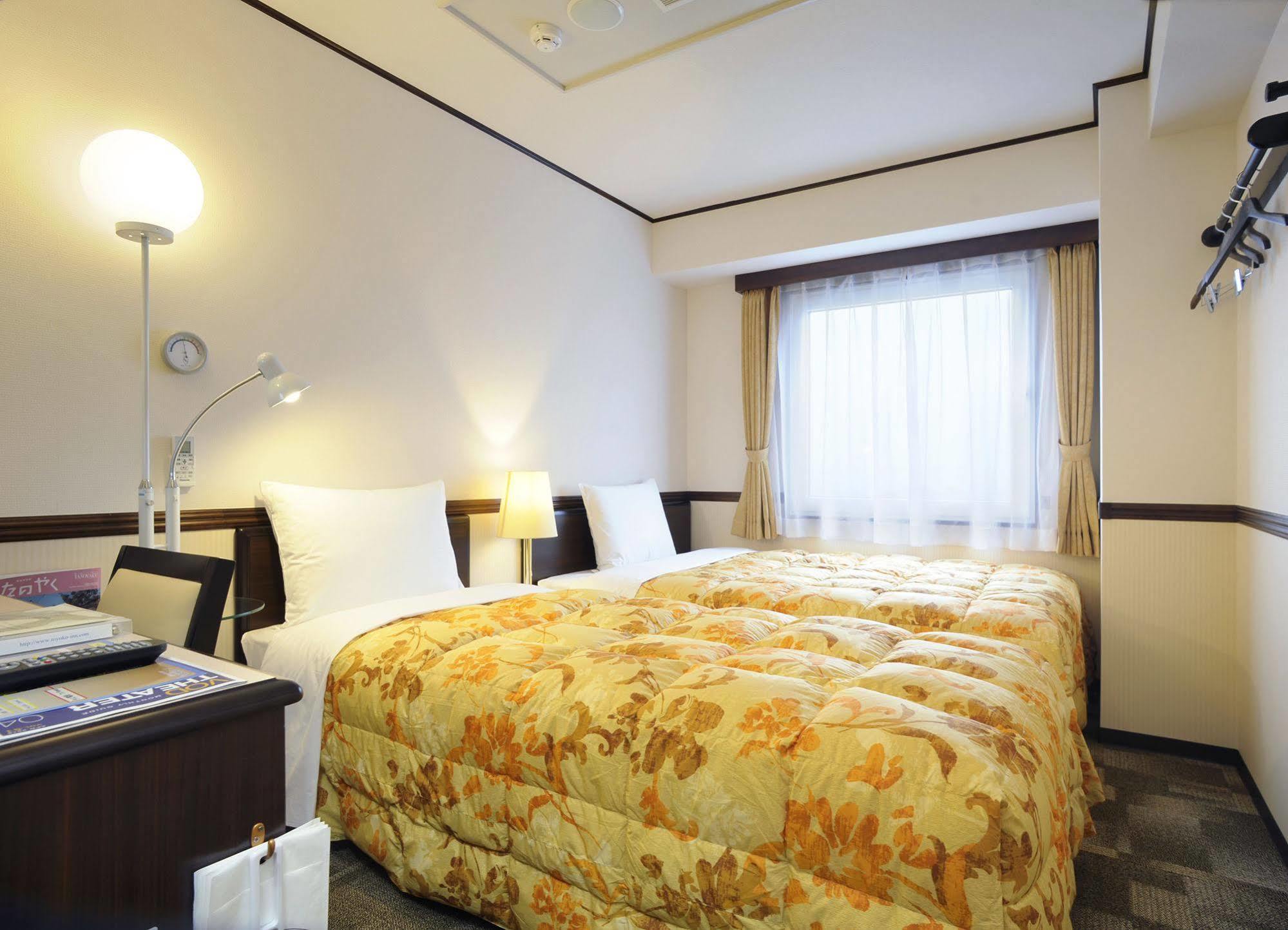 Toyoko Inn Shin-Yamaguchi-Eki Shinkansen-Guchi Экстерьер фото